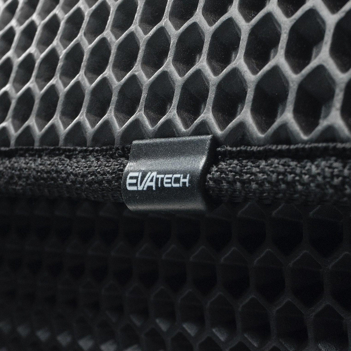EVAtech Bagāžas nodalījuma organizators PRO XL 32x100x30 cm - melna / melnas malas EVAtech Bagāžas nodalījuma organizators PRO XL 32x100x30 cm - melna / melnas malas