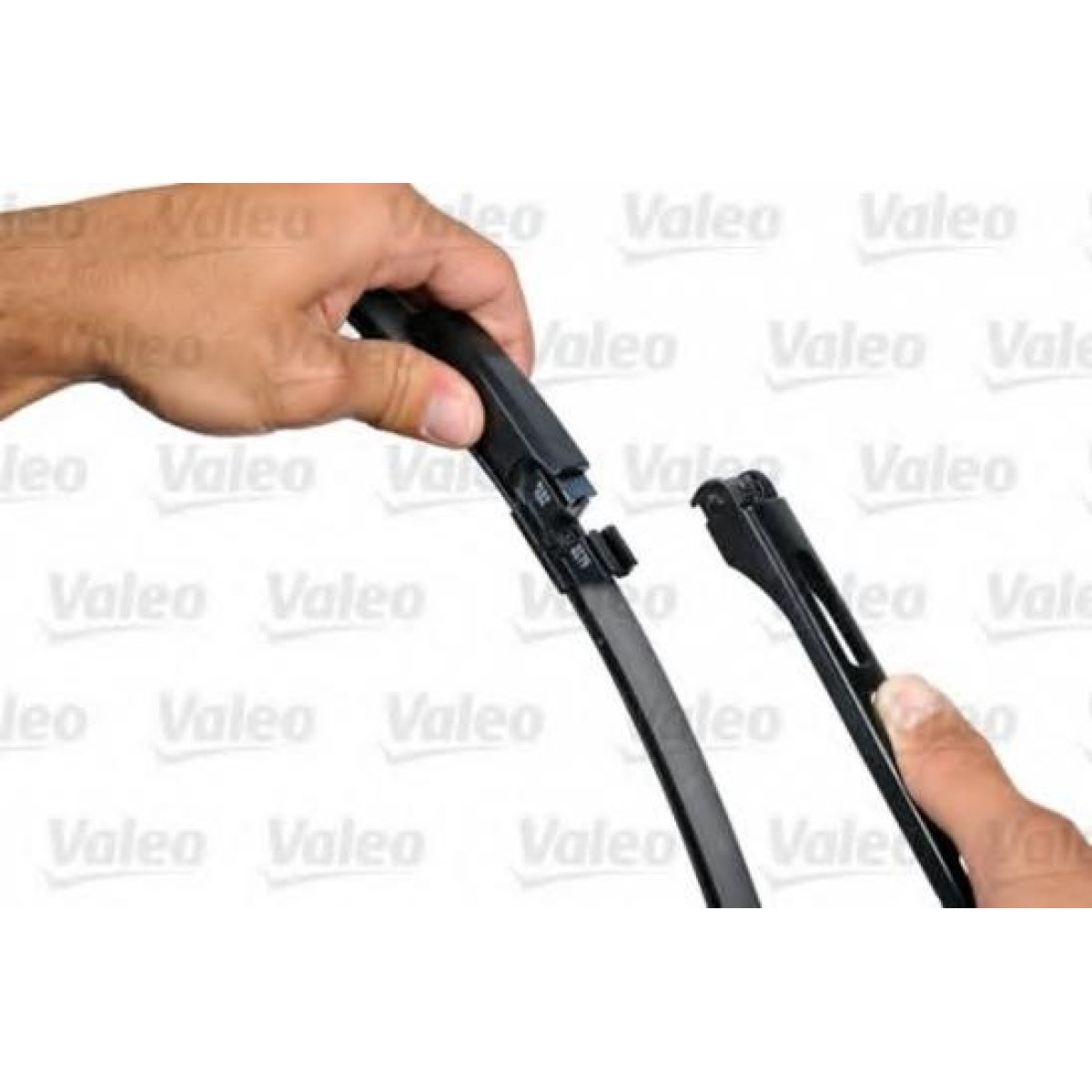 Tīrītāju komplekts Valeo Silencio X.TRM OE VF320, 590/580 mm Tīrītāju komplekts Valeo Silencio X.TRM OE VF320, 590/580 mm