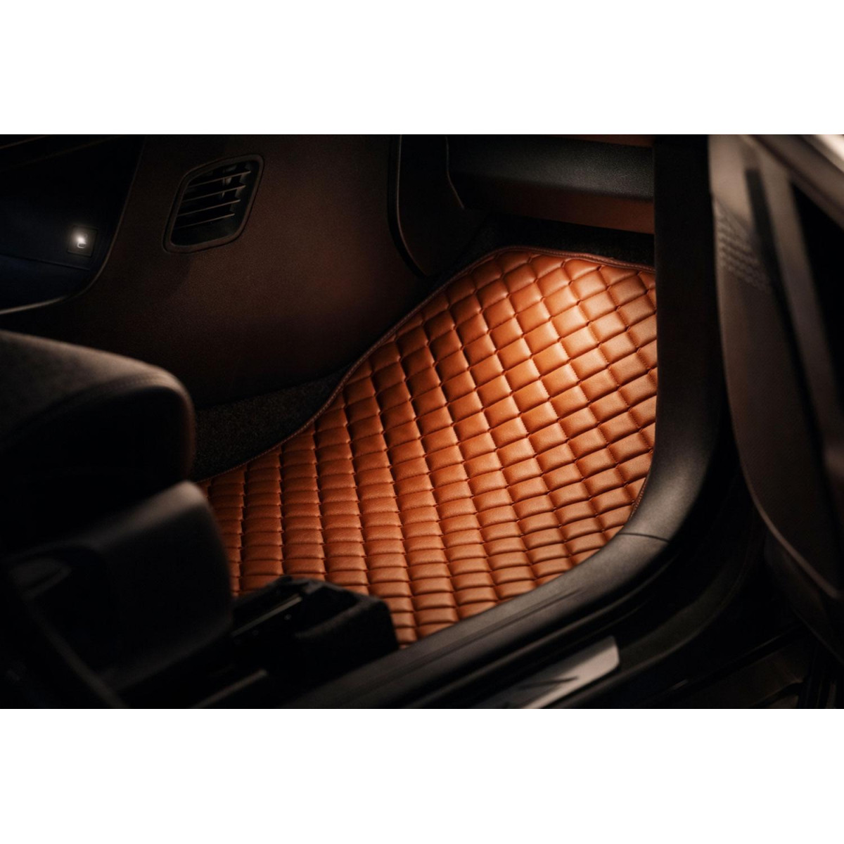 Eko ādas paklājiņi QuiltyMats XPENG G9 (E38) no 2022g. (Brūns / brūnas šuves)