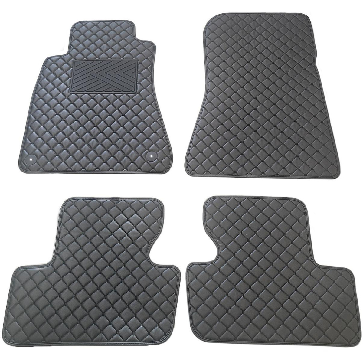 Eko ādas paklājiņi QuiltyMats LEXUS IS 2005-2013g. (Melna / melnas šuves)
