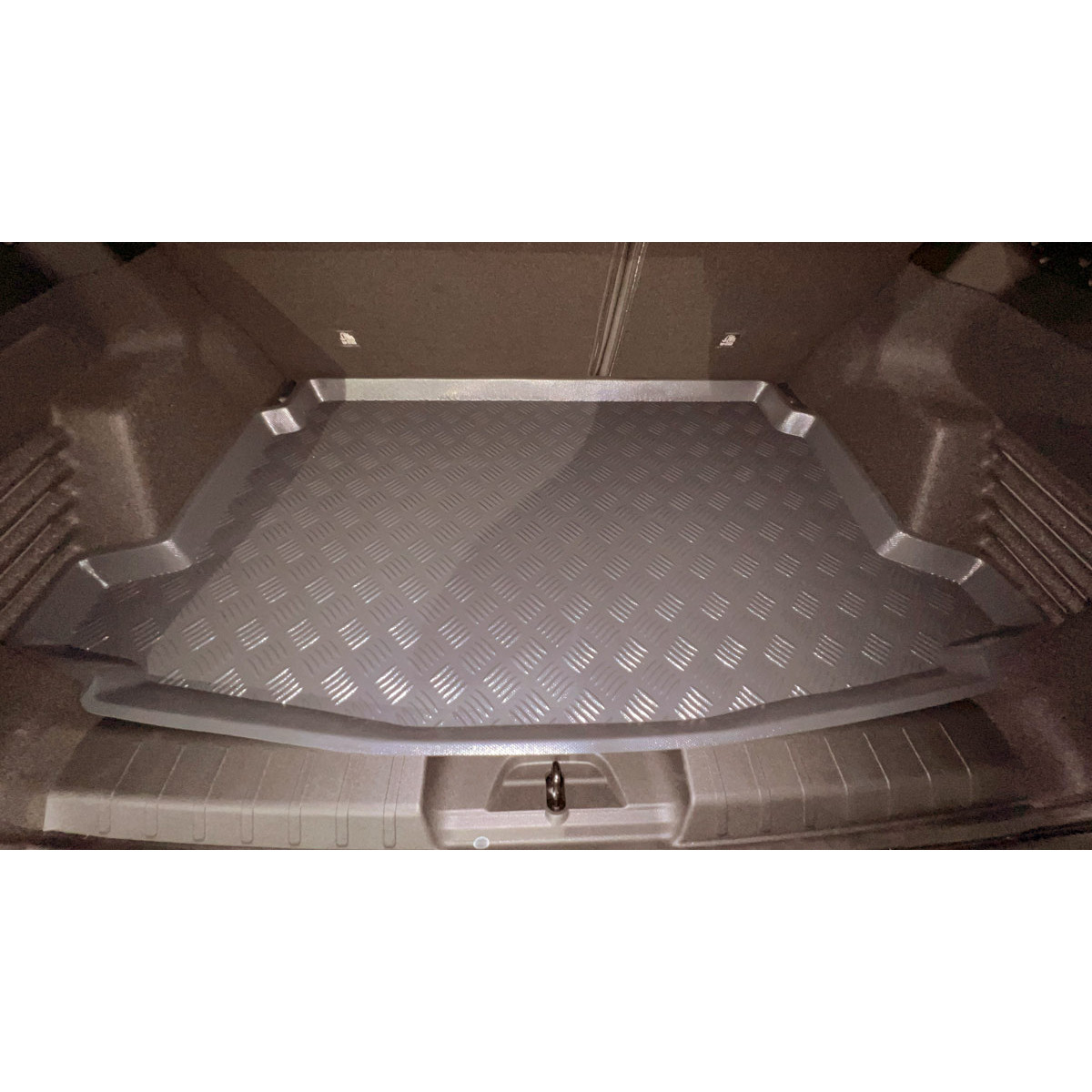 Plastmasas bagāžnieka paklājiņš Jeep Avenger no 2023g. (viršutinis kilimėlis) Plastmasas bagāžnieka paklājiņš Jeep Avenger no 2023g. (viršutinis kilimėlis)
