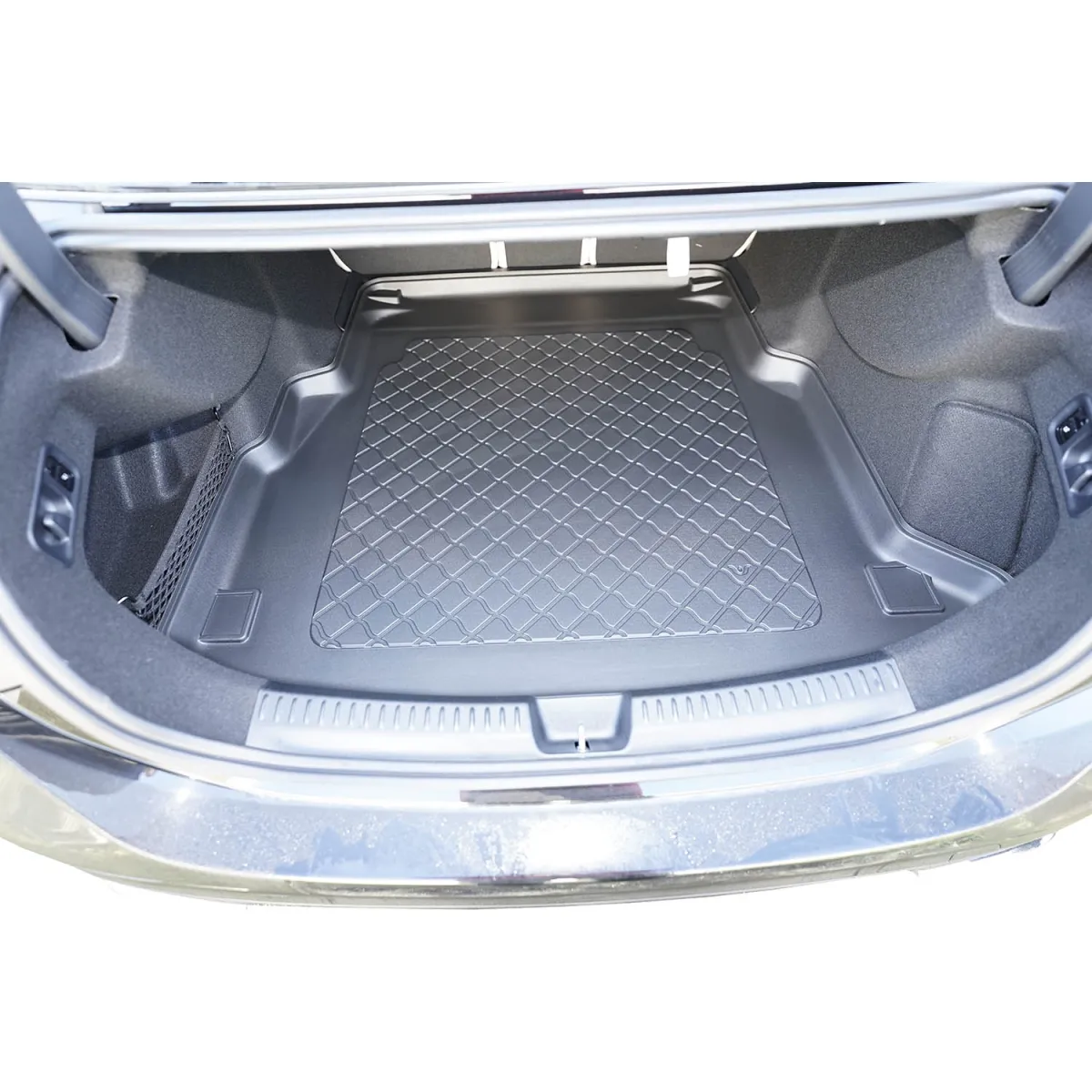 Bagāžnieka paklājiņš Mercedes E-class W214 no 2023g. (sedan) Bagāžnieka paklājiņš Mercedes E-class W214 no 2023g. (sedan)