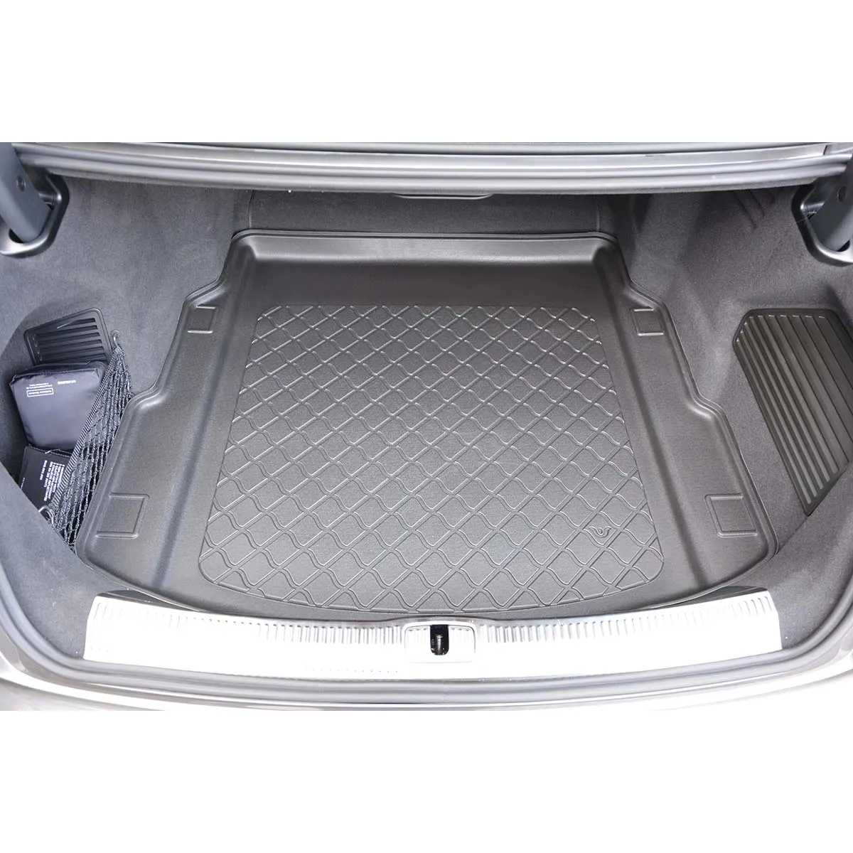 Bagāžnieka paklājiņš Audi A8 D5 Quattro Sedan no 2017g. (not for TFSI e plug-in hybrid) Bagāžnieka paklājiņš Audi A8 D5 Quattro Sedan no 2017g. (not for TFSI e plug-in hybrid)