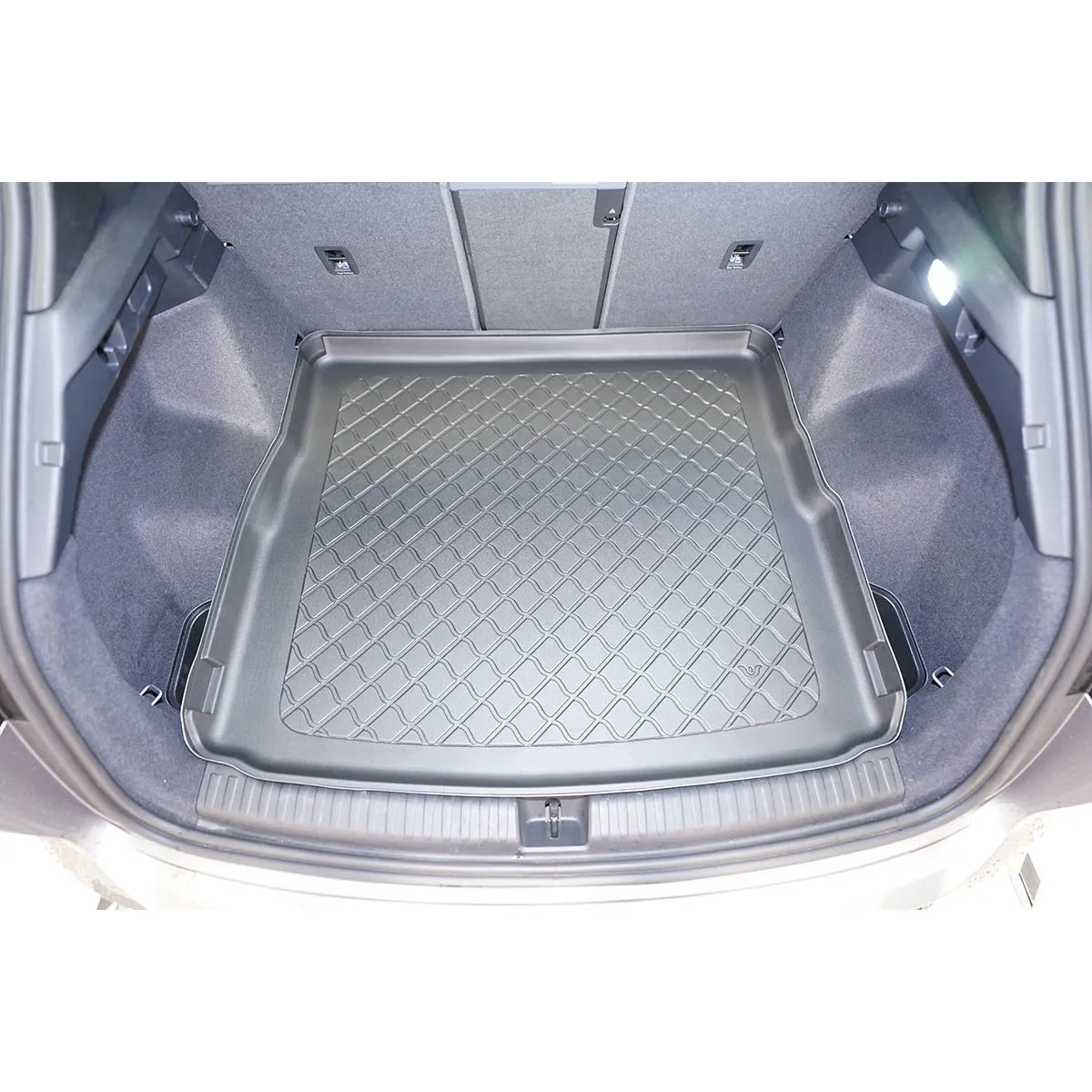 Bagāžnieka paklājiņš Audi Q4 e-tron electric Sportback no 2021g. (augšējā daļa) Bagāžnieka paklājiņš Audi Q4 e-tron electric Sportback no 2021g. (augšējā daļa)