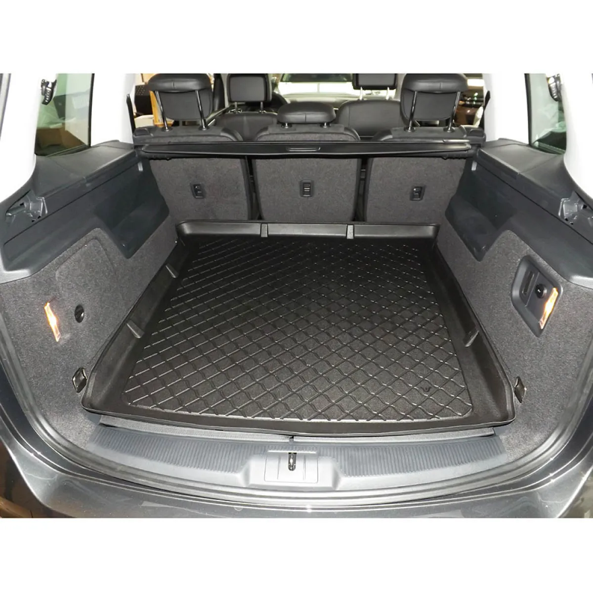 Bagāžnieka paklājiņš Seat Alhambra no 2010g. (7 vietu / 3rd row lowered) Bagāžnieka paklājiņš Seat Alhambra no 2010g. (7 vietu / 3rd row lowered)