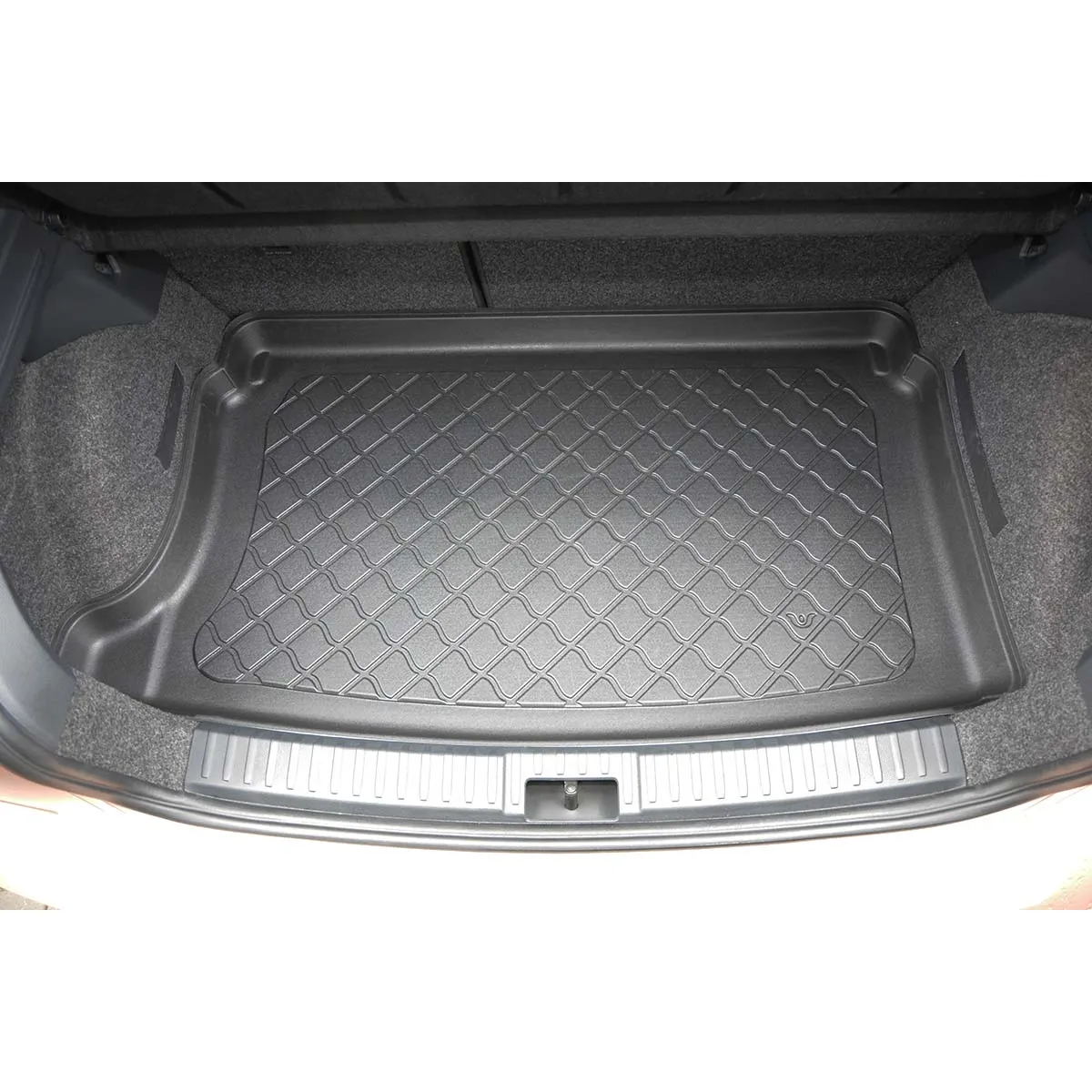 Bagāžnieka paklājiņš Seat Ibiza (6F)Hatchback no 2017g. (augšējā daļa) Bagāžnieka paklājiņš Seat Ibiza (6F)Hatchback no 2017g. (augšējā daļa)