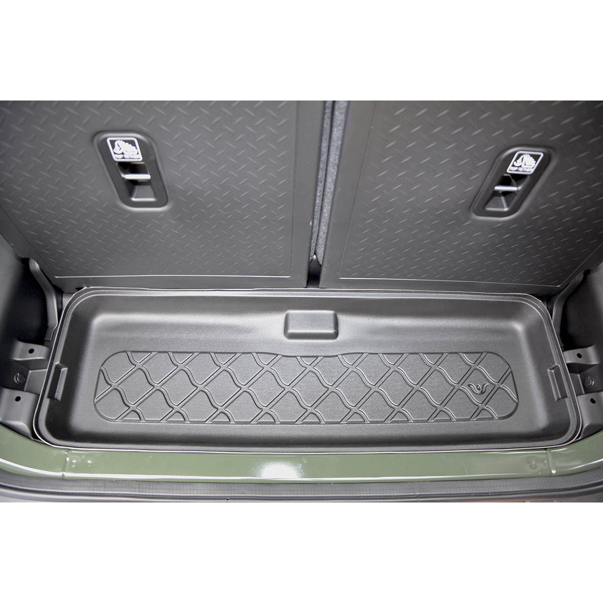 Bagāžnieka paklājiņš Suzuki Jimny 2018-2020g. (behind second row of seats, lower part, without luggage box, not suitable for PRO version) Bagāžnieka paklājiņš Suzuki Jimny 2018-2020g. (behind second row of seats, lower part, without luggage box, not suitable for PRO version)