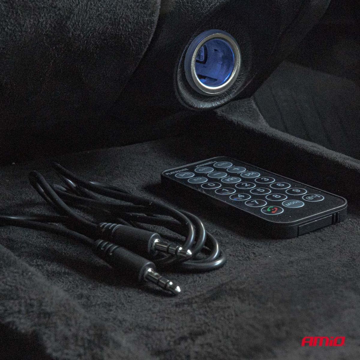 Automašīnas FM raidītājs ar tālvadības pulti, 2×USB-A 12V 24V AMIO-04657