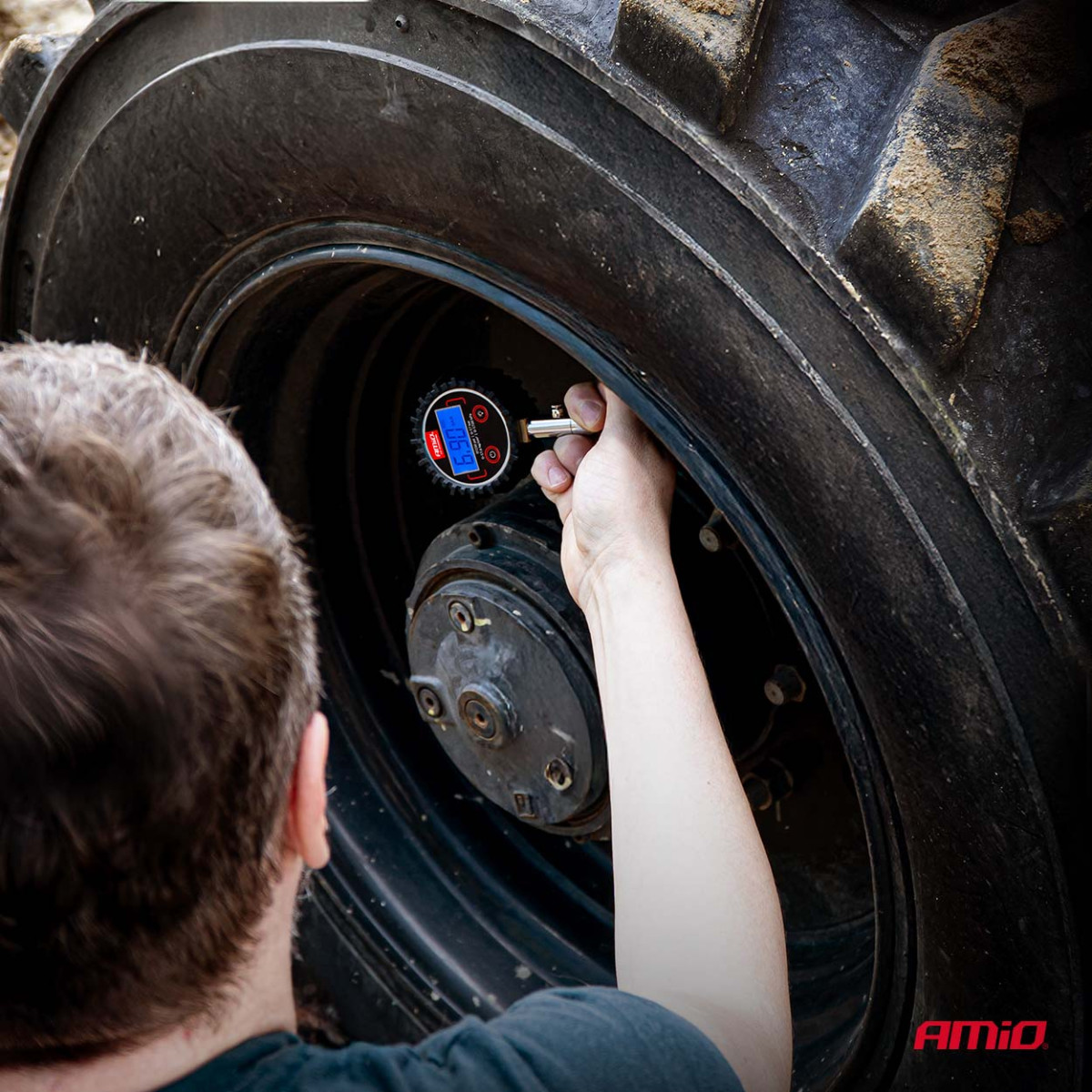 Digitālais spiediena mērītājs ar rotējošu galviņu un iztukšošanas vārstu 17 bar AMIO-04464