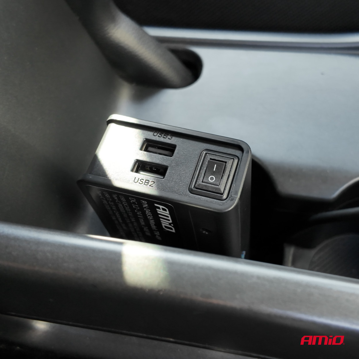 Kontaktligzdas sadalītājs 12/24V ar 3x USB-A, USB-C, QC3.0, PD3.0 148W AMIO-04836