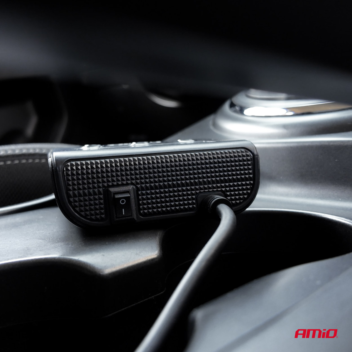 Kontaktligzdas sadalītājs 12/24V ar 4x USB-A QC3.0 PD3.0 180W AMIO-04835