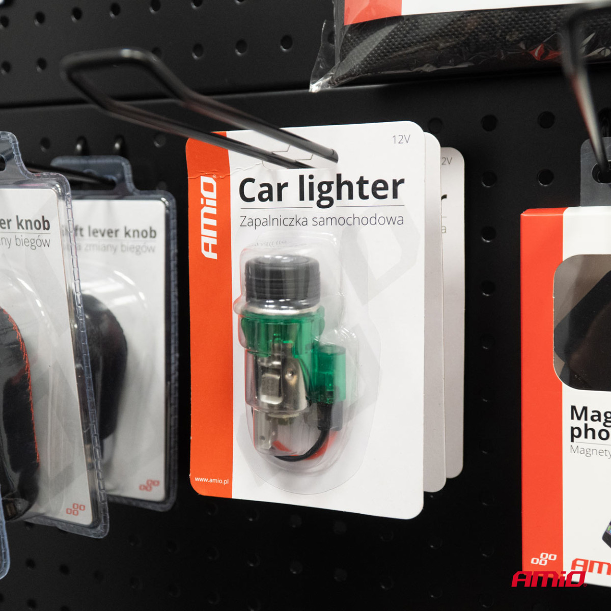 Cigarešu šķiltavas ligzda ar zaļu LED apgaismojumu 12V CLI-03, AMIO-01260