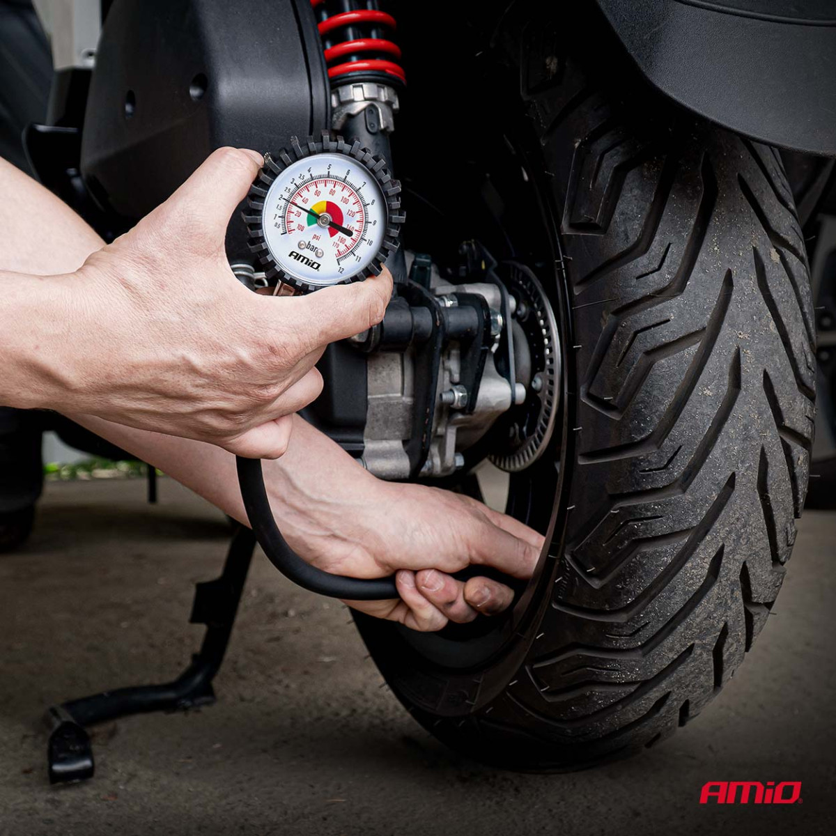 Mehāniskais spiediena mērītājs ar 30 cm šļūteni, 12 bāri, AMIO-04468