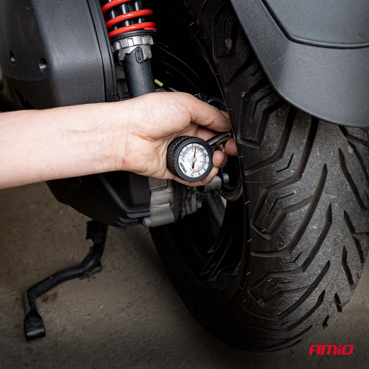 Mehāniskais spiediena mērītājs ar rotējošu galviņu un iztukšošanas vārstu 7 bar AMIO-04469