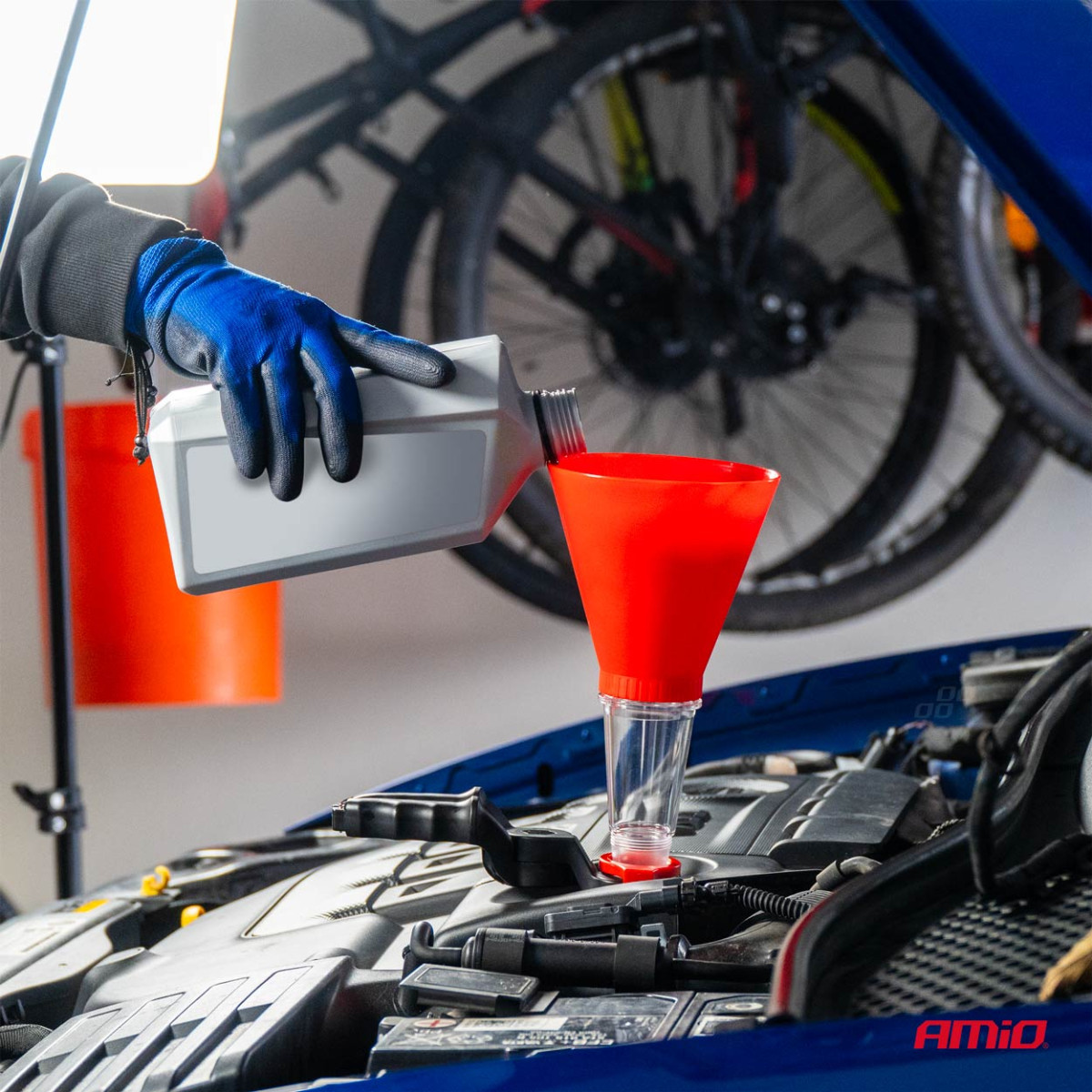 Dzinēja eļļas piltuve ar turētāju 125 mm AMIO-03278