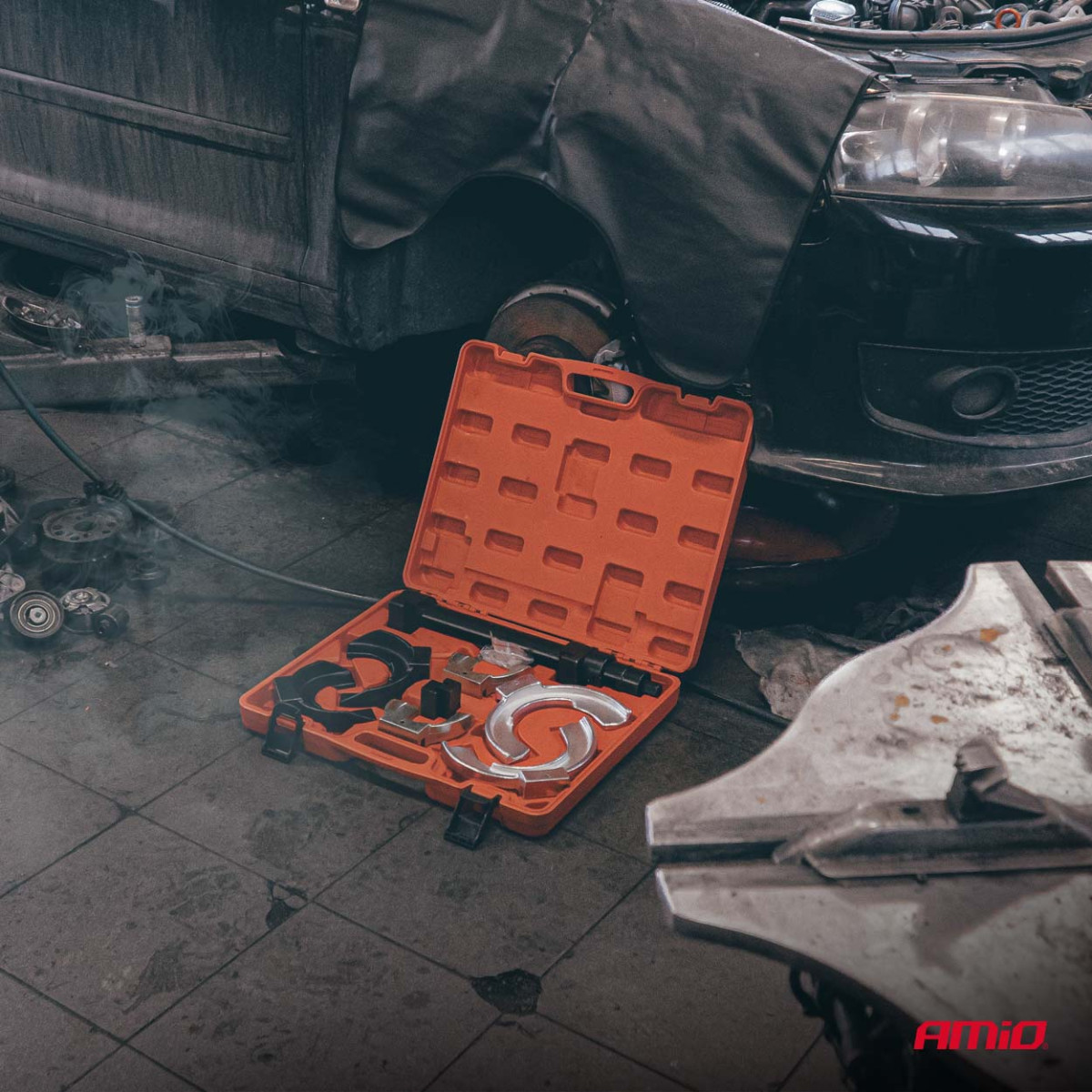 Amortizatora atsperes saspiešanas un dakšas formas izvilkšanas instrumentu komplekts AMIO-04764