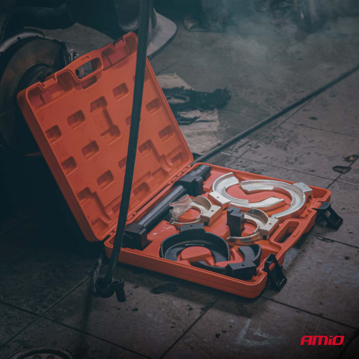 Amortizatora atsperes saspiešanas un dakšas formas izvilkšanas instrumentu komplekts AMIO-04764