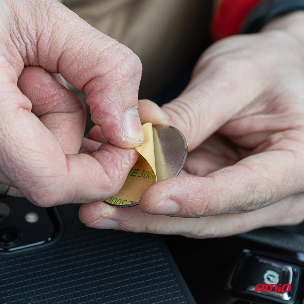 Tālruņa turētājs ar piesūcekni AMIO-03789