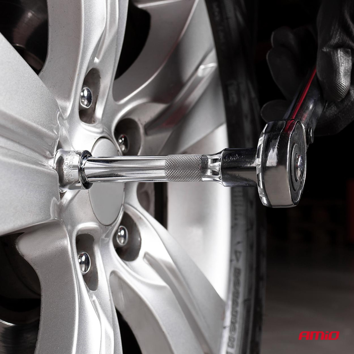 Griezes momenta atslēga ar uzmavām 17 / 19 / 21 mm, 40–210 Nm, AMIO-02407