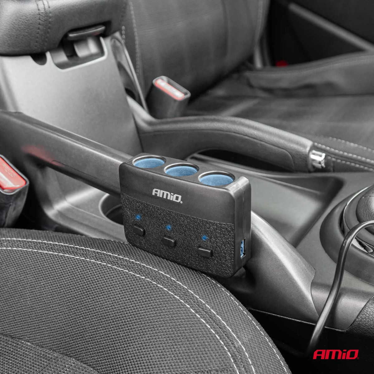 Trīs kontaktligzdu pagarinātājs ar lādētāju, ieslēgšanas/izslēgšanas pogu un LED indikatoru 2x USB-A 12/24V 100W 70 cm AMIO-04363