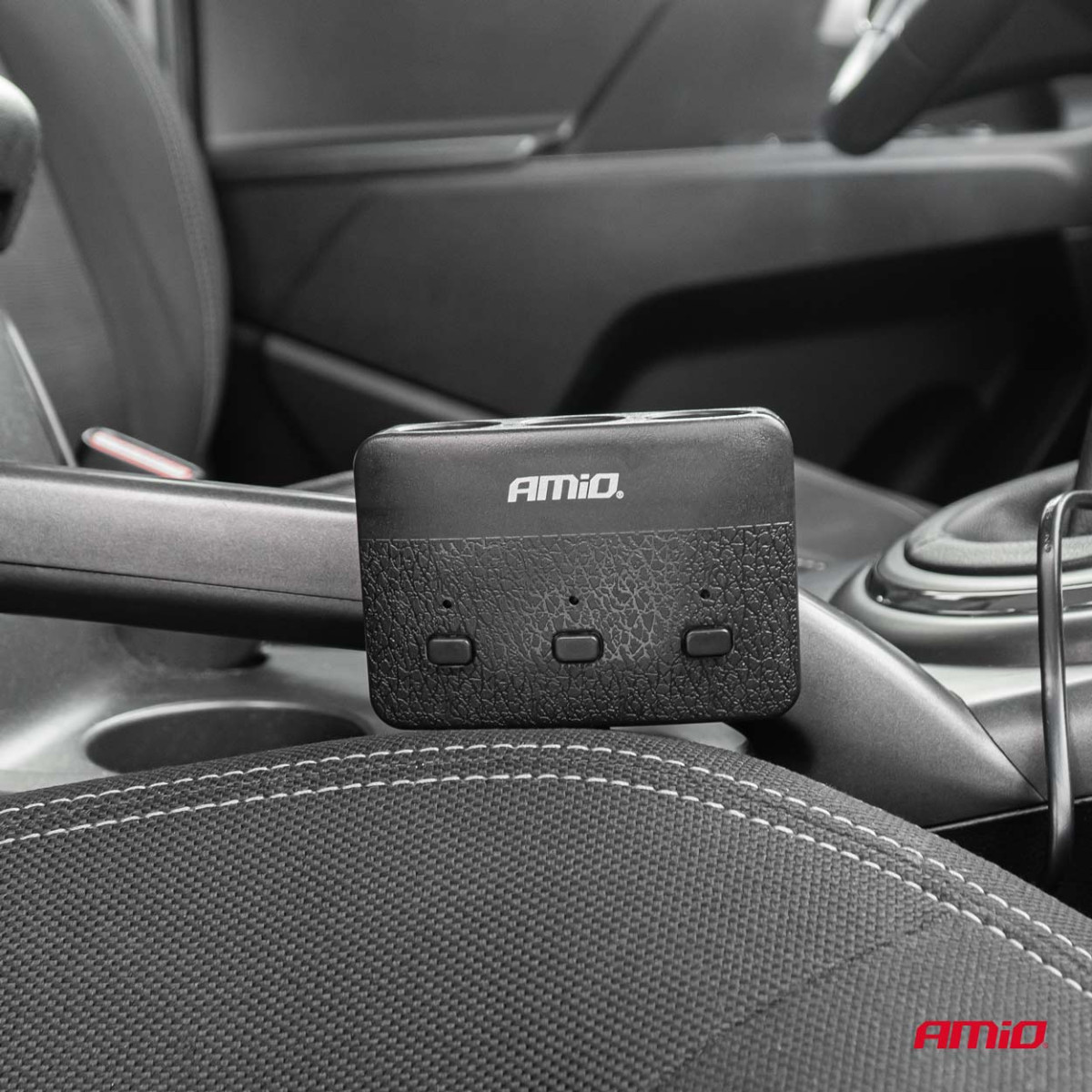 Trīs kontaktligzdu pagarinātājs ar lādētāju, ieslēgšanas/izslēgšanas pogu un LED indikatoru 2x USB-A 12/24V 100W 70 cm AMIO-04363